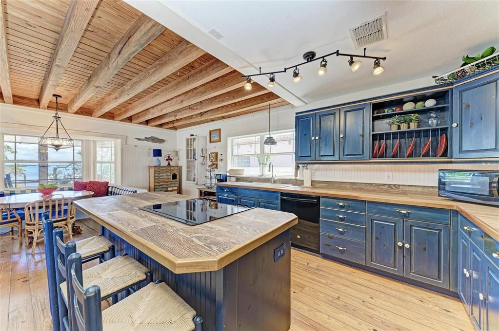 For Sale: $2,175,000 (3 beds, 2 baths, 1248 Square Feet)