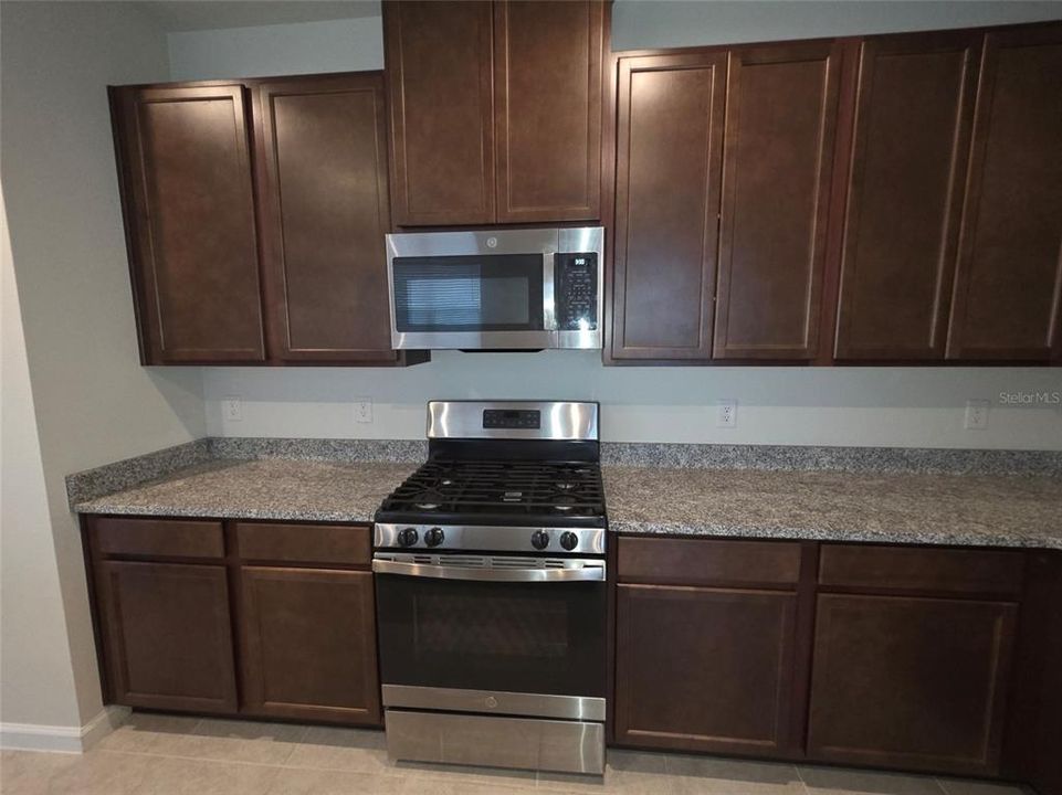 For Rent: $2,450 (3 beds, 2 baths, 1734 Square Feet)