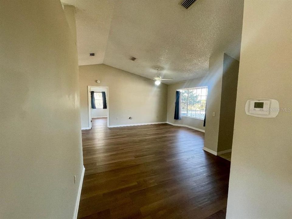 En Venta: $240,000 (2 camas, 2 baños, 1324 Pies cuadrados)