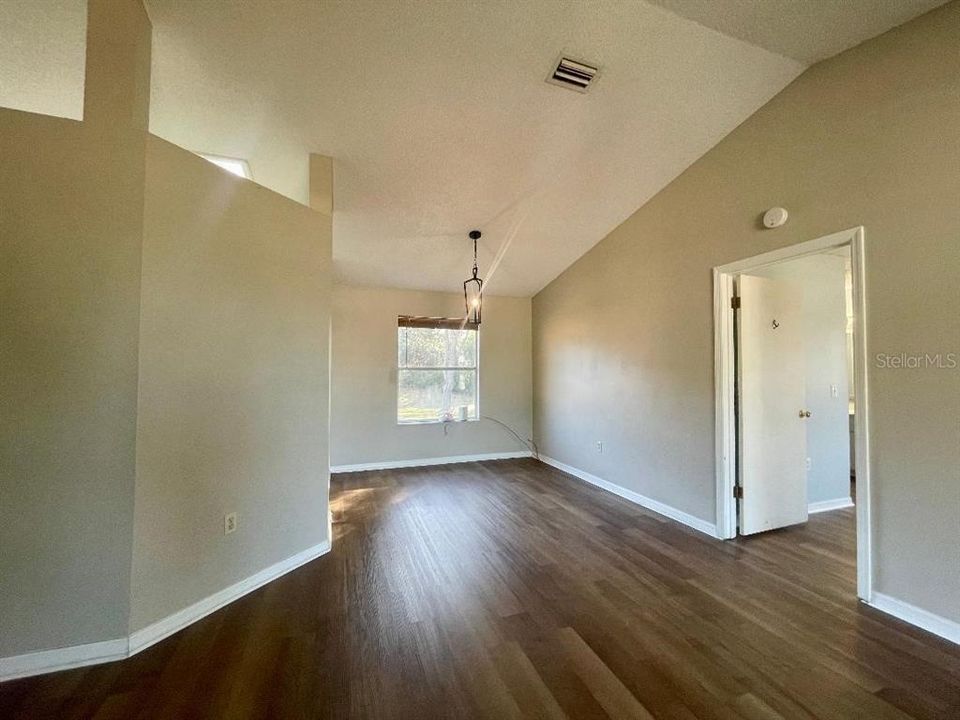 En Venta: $240,000 (2 camas, 2 baños, 1324 Pies cuadrados)