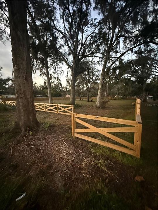 待售: $275,000 (1.01 acres)