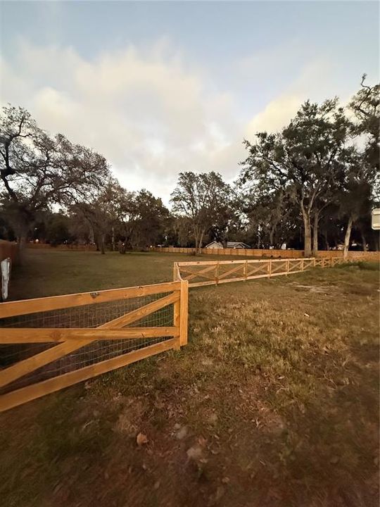 待售: $275,000 (1.01 acres)