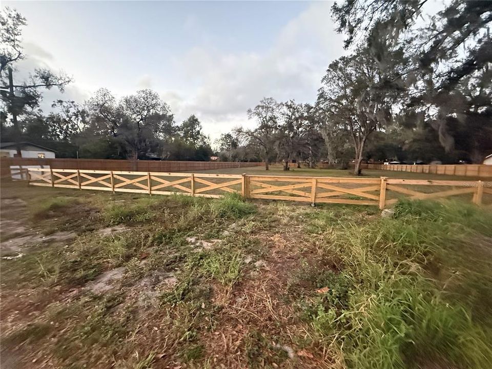 待售: $275,000 (1.01 acres)