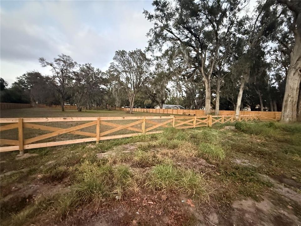 待售: $275,000 (1.01 acres)