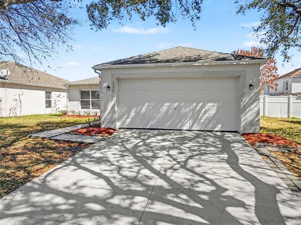 Active With Contract: $334,900 (3 beds, 2 baths, 1464 Square Feet)