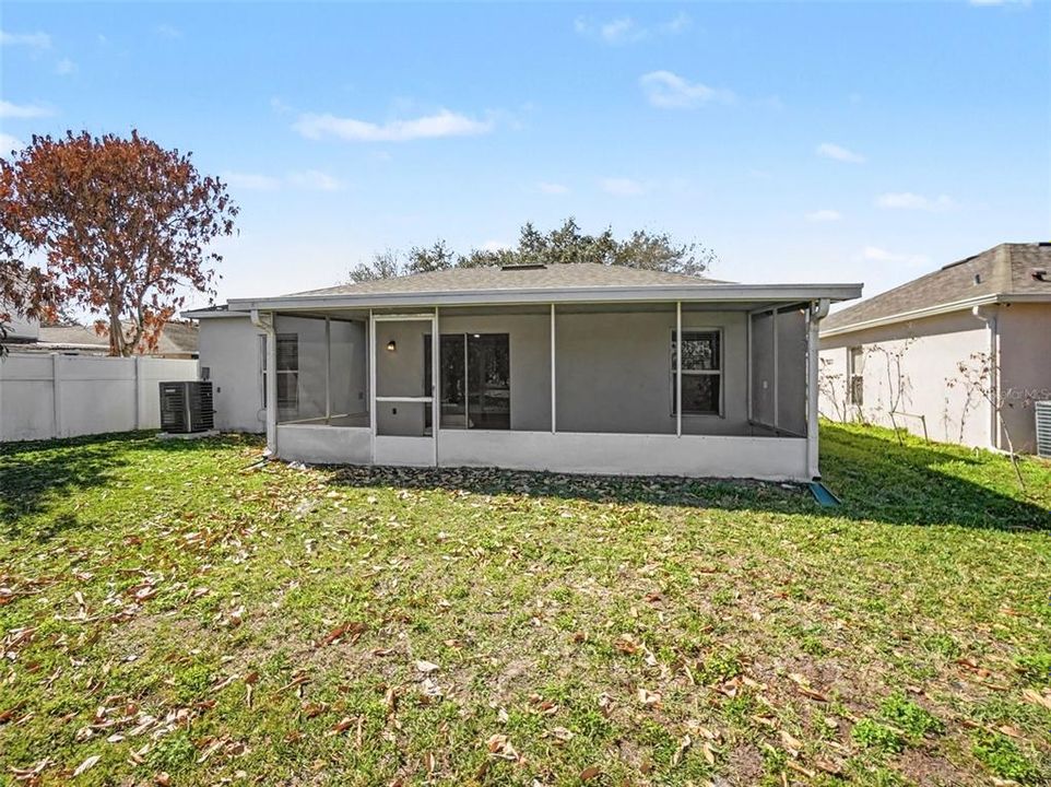 Active With Contract: $334,900 (3 beds, 2 baths, 1464 Square Feet)