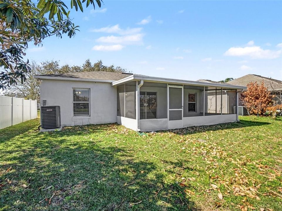 Active With Contract: $334,900 (3 beds, 2 baths, 1464 Square Feet)