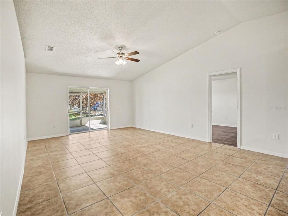 Active With Contract: $334,900 (3 beds, 2 baths, 1464 Square Feet)