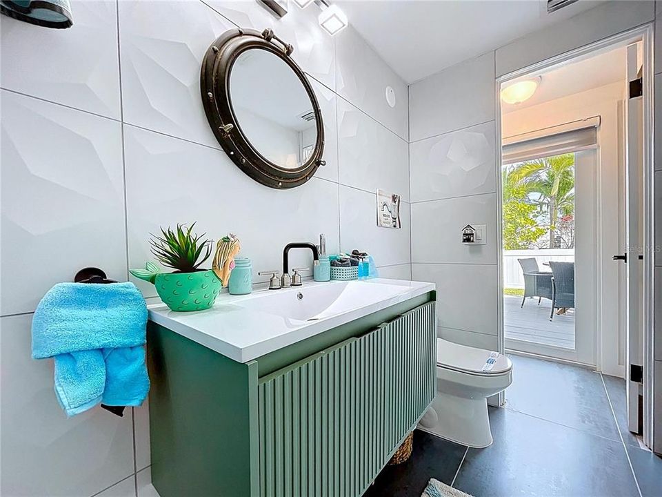 For Rent: $3,000 (2 beds, 2 baths, 735 Square Feet)