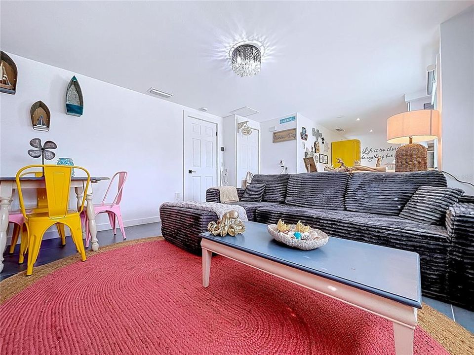 For Rent: $3,000 (2 beds, 2 baths, 735 Square Feet)