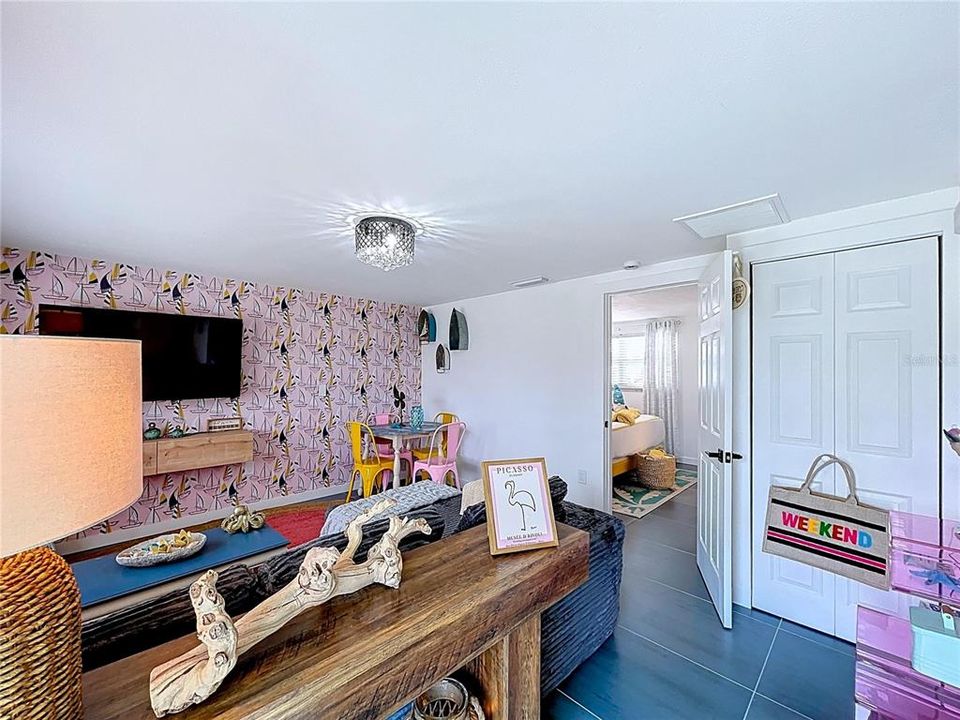 For Rent: $3,000 (2 beds, 2 baths, 735 Square Feet)