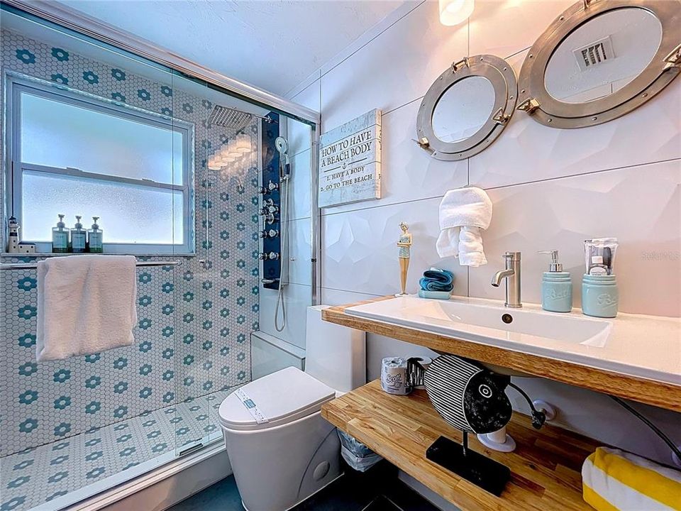 For Rent: $3,000 (2 beds, 2 baths, 735 Square Feet)