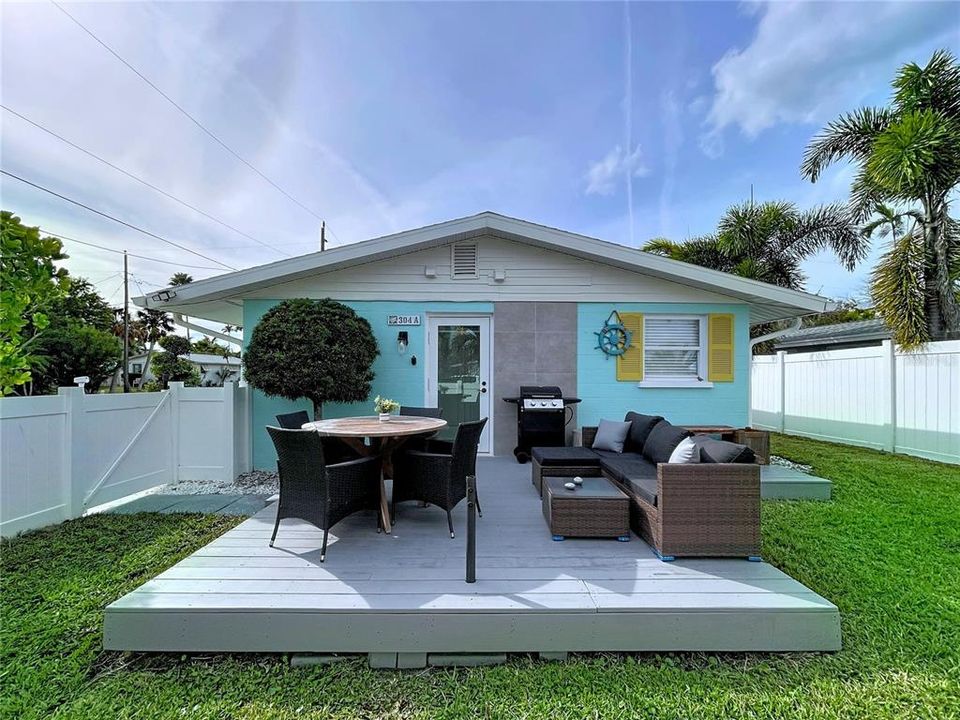 For Rent: $3,000 (2 beds, 2 baths, 735 Square Feet)