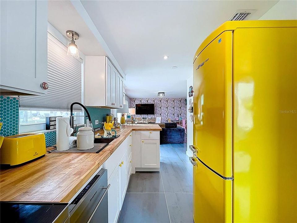 For Rent: $3,000 (2 beds, 2 baths, 735 Square Feet)