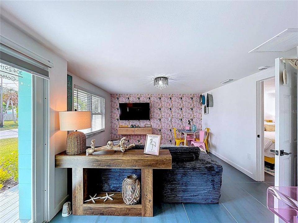 For Rent: $3,000 (2 beds, 2 baths, 735 Square Feet)