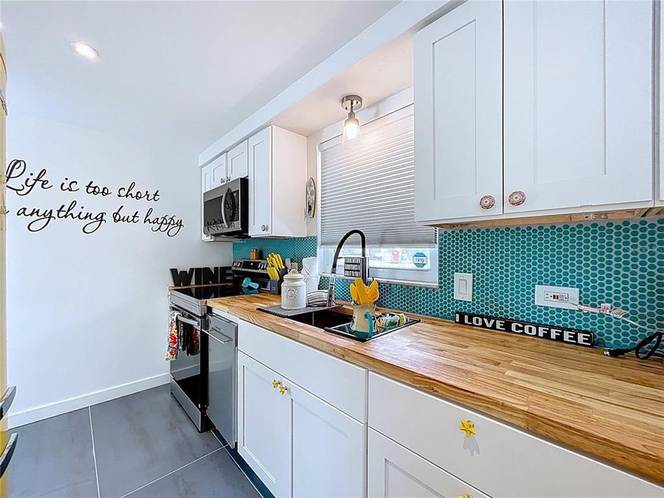 For Rent: $3,000 (2 beds, 2 baths, 735 Square Feet)