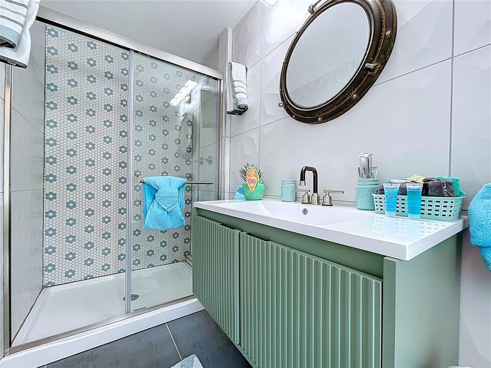 For Rent: $3,000 (2 beds, 2 baths, 735 Square Feet)