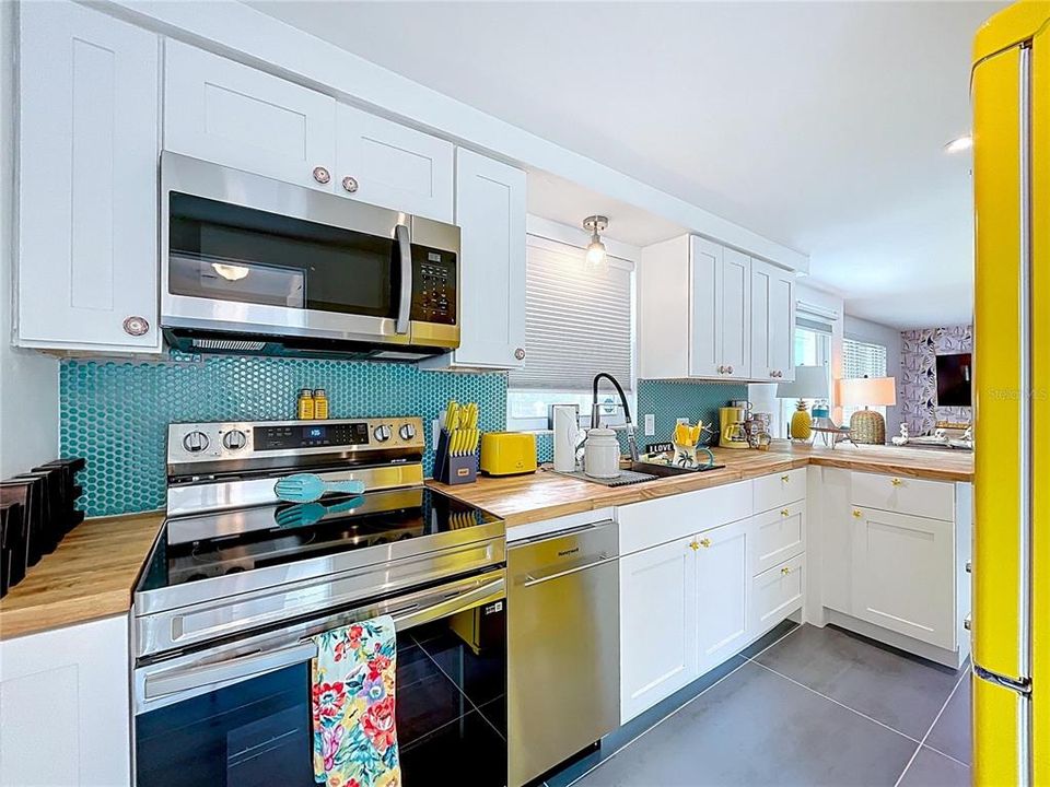 For Rent: $3,000 (2 beds, 2 baths, 735 Square Feet)