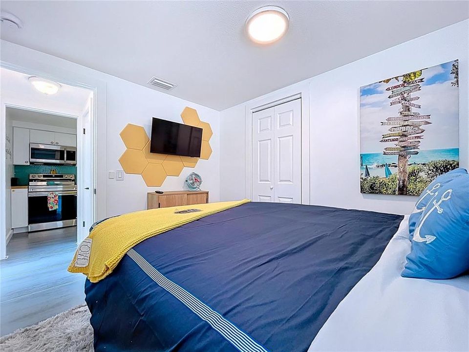 For Rent: $3,000 (2 beds, 2 baths, 735 Square Feet)