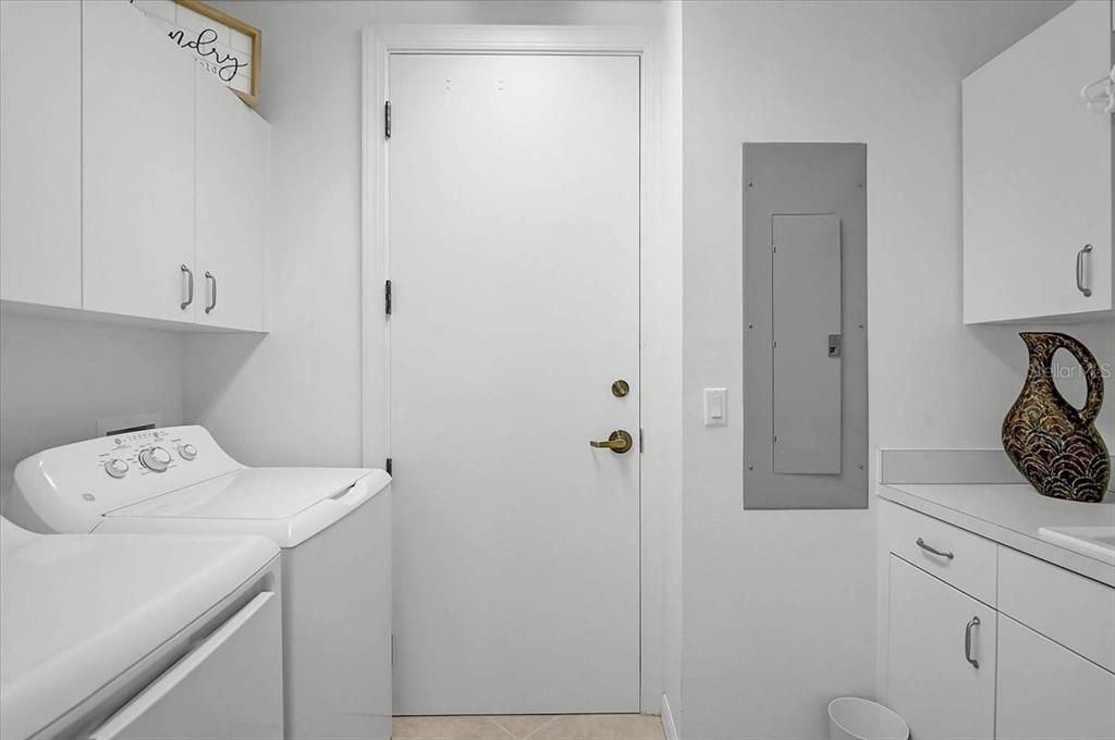 For Sale: $1,995,000 (3 beds, 3 baths, 3029 Square Feet)