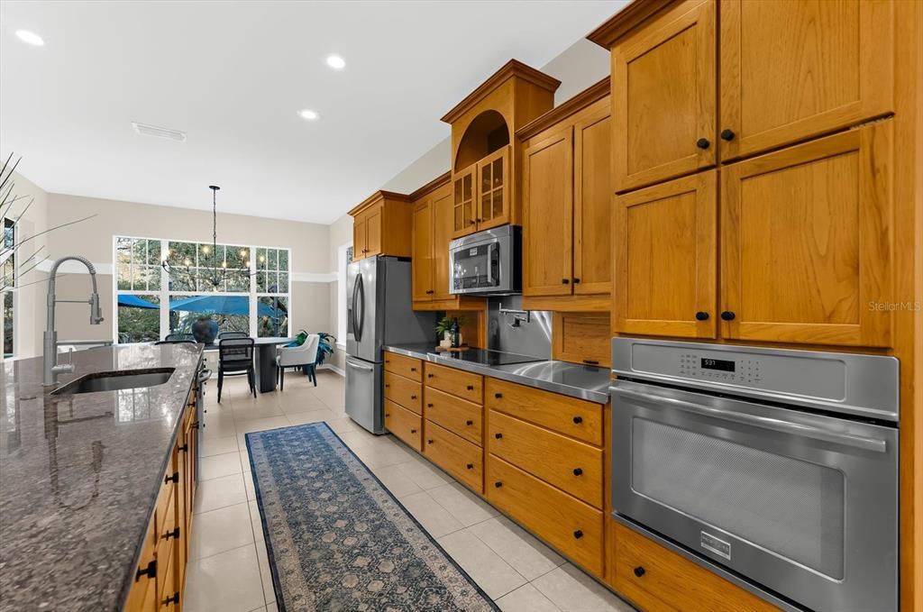Activo con contrato: $1,225,000 (3 camas, 3 baños, 2800 Pies cuadrados)