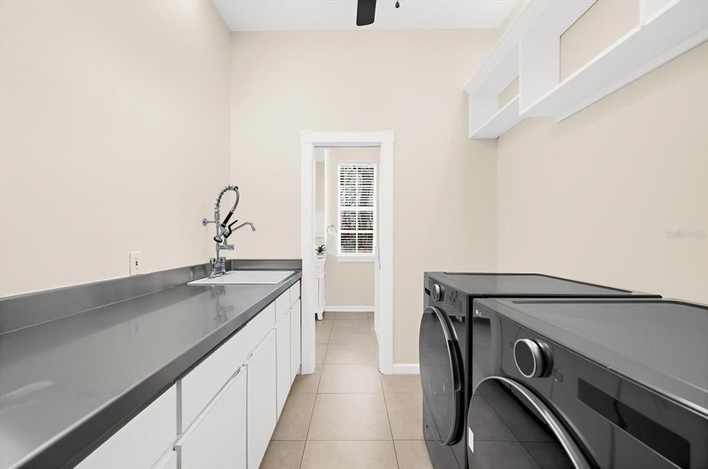 Activo con contrato: $1,225,000 (3 camas, 3 baños, 2800 Pies cuadrados)
