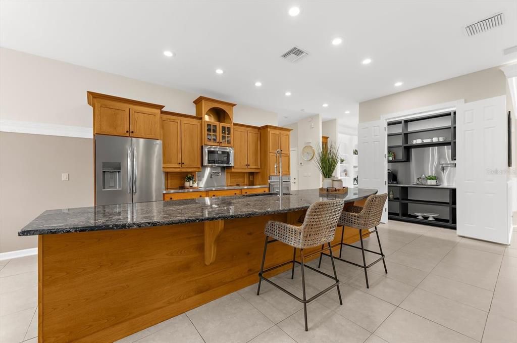 Activo con contrato: $1,225,000 (3 camas, 3 baños, 2800 Pies cuadrados)