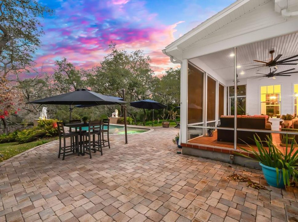Activo con contrato: $1,225,000 (3 camas, 3 baños, 2800 Pies cuadrados)