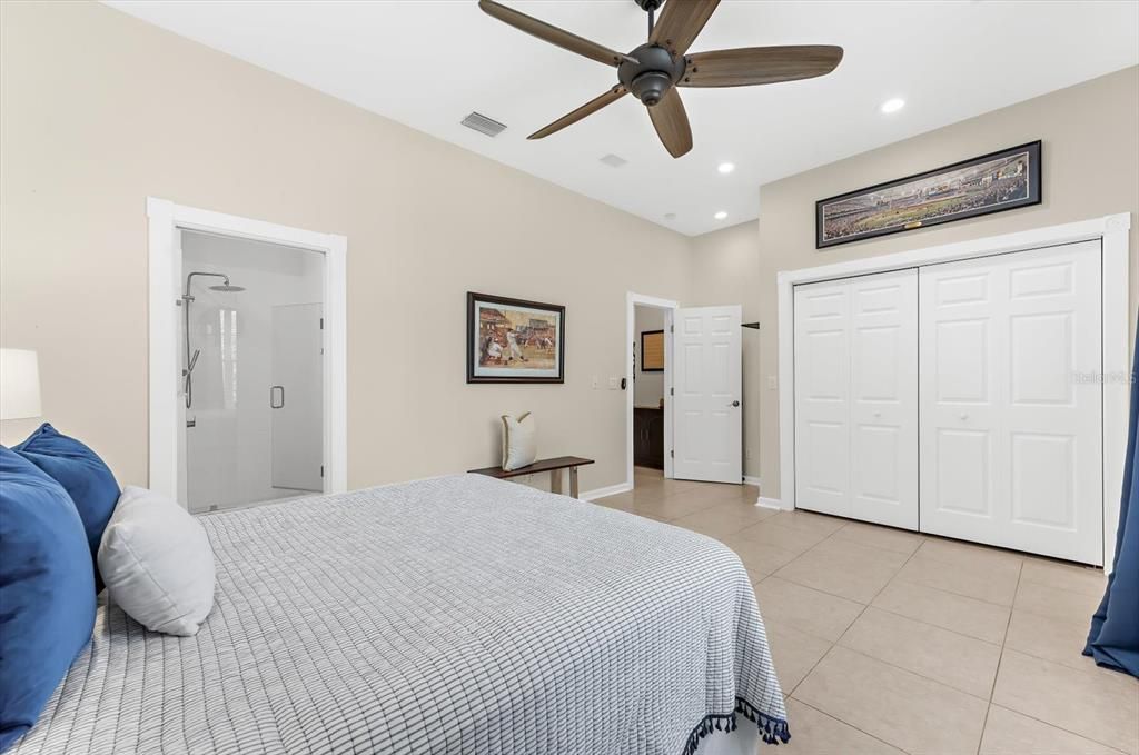 Activo con contrato: $1,225,000 (3 camas, 3 baños, 2800 Pies cuadrados)