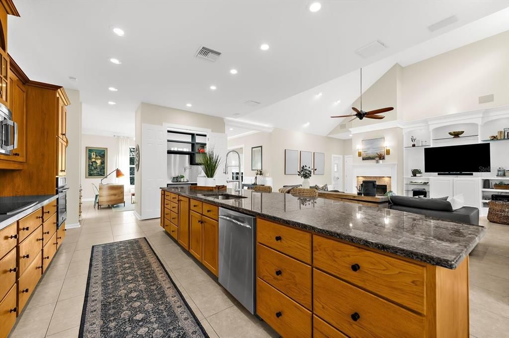 Activo con contrato: $1,225,000 (3 camas, 3 baños, 2800 Pies cuadrados)