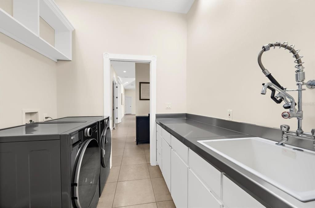 Activo con contrato: $1,225,000 (3 camas, 3 baños, 2800 Pies cuadrados)