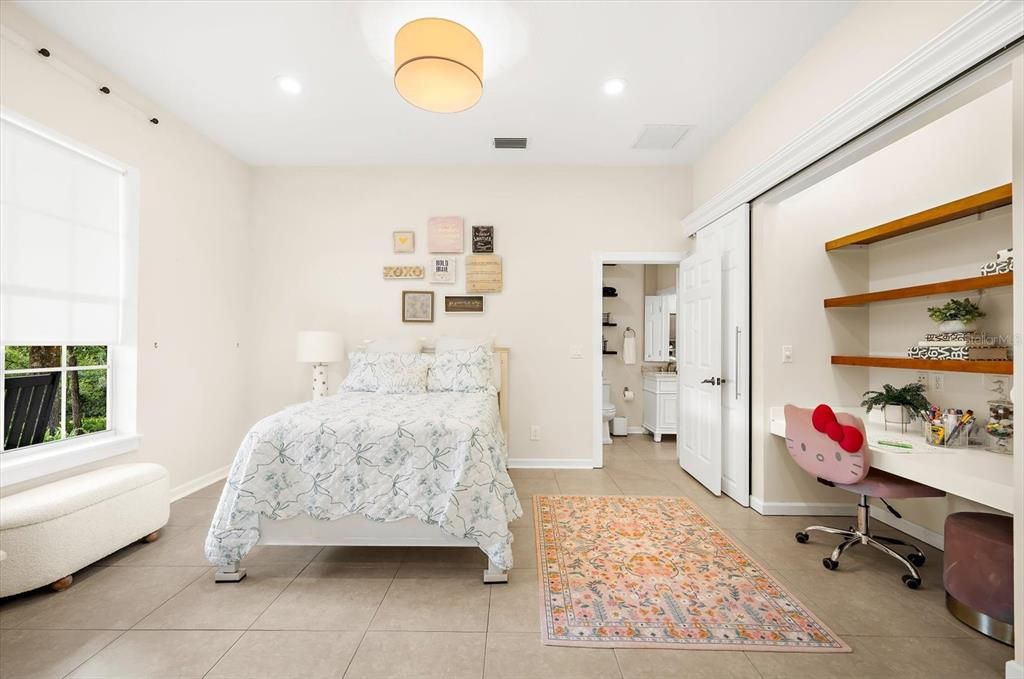 Activo con contrato: $1,225,000 (3 camas, 3 baños, 2800 Pies cuadrados)