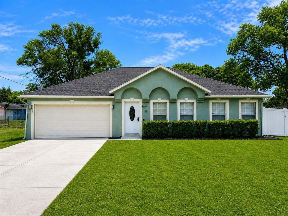 Vendido Recientemente: $329,900 (4 camas, 2 baños, 2108 Pies cuadrados)