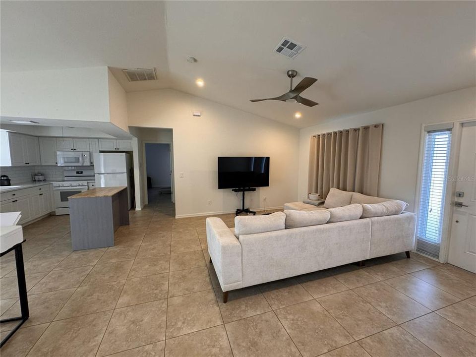 En Venta: $250,000 (3 camas, 2 baños, 1205 Pies cuadrados)