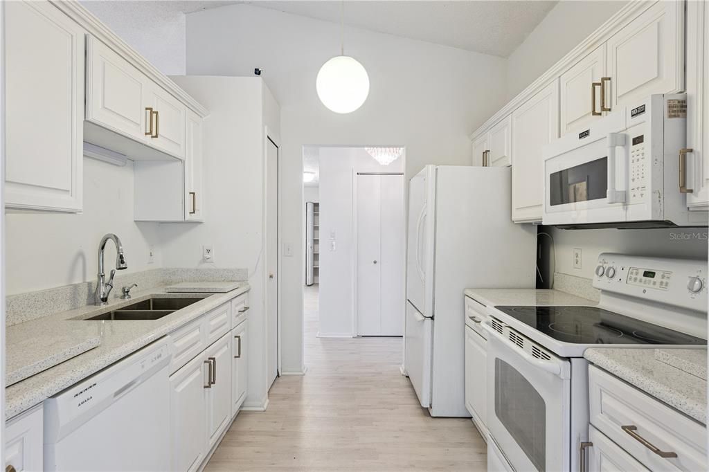 На продажу: $324,000 (3 спален, 2 ванн, 1308 Квадратных фут)