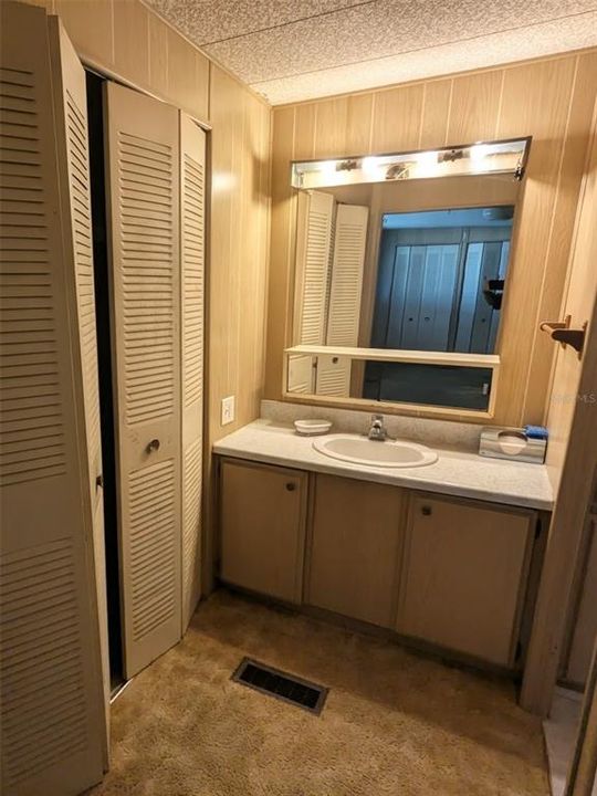 На продажу: $89,900 (2 спален, 2 ванн, 960 Квадратных фут)