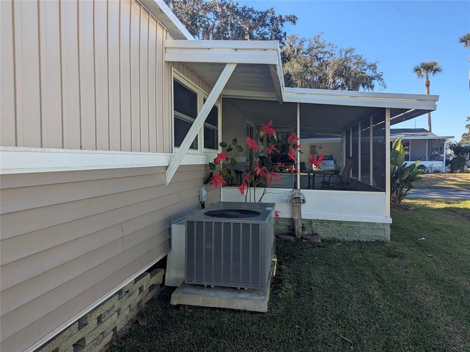 На продажу: $89,900 (2 спален, 2 ванн, 960 Квадратных фут)