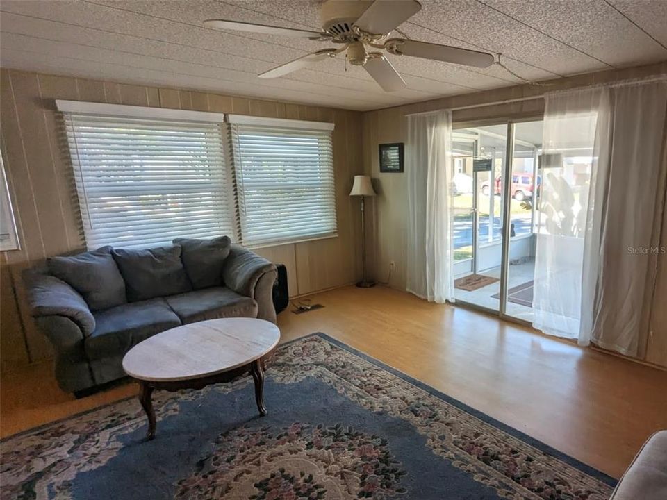 На продажу: $89,900 (2 спален, 2 ванн, 960 Квадратных фут)