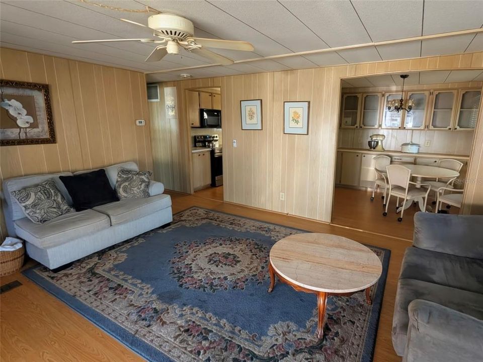 На продажу: $89,900 (2 спален, 2 ванн, 960 Квадратных фут)