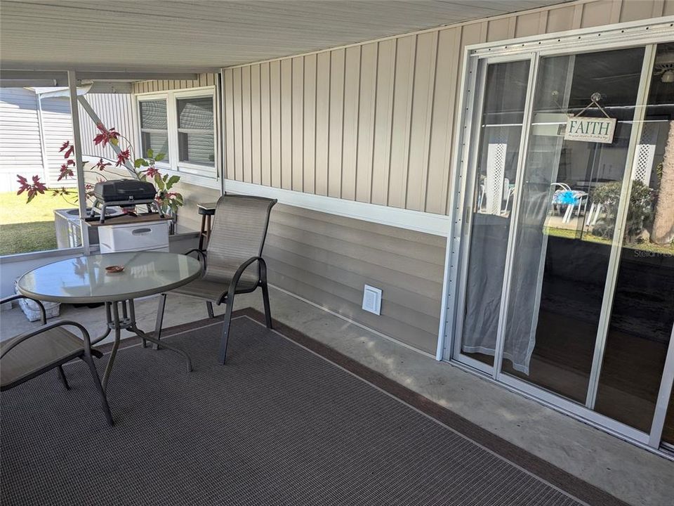 На продажу: $89,900 (2 спален, 2 ванн, 960 Квадратных фут)