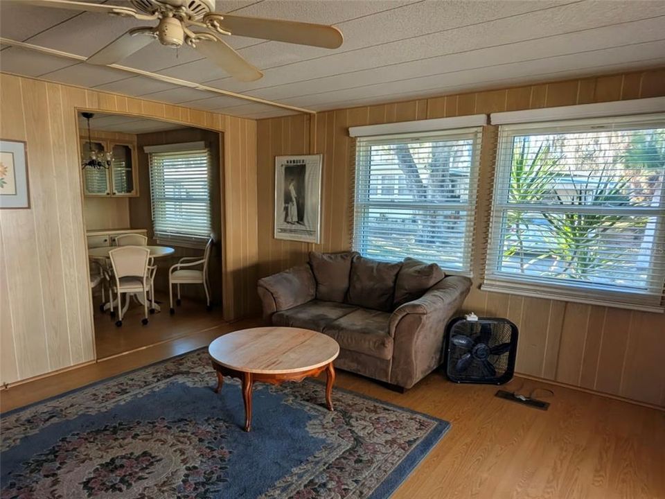 На продажу: $89,900 (2 спален, 2 ванн, 960 Квадратных фут)