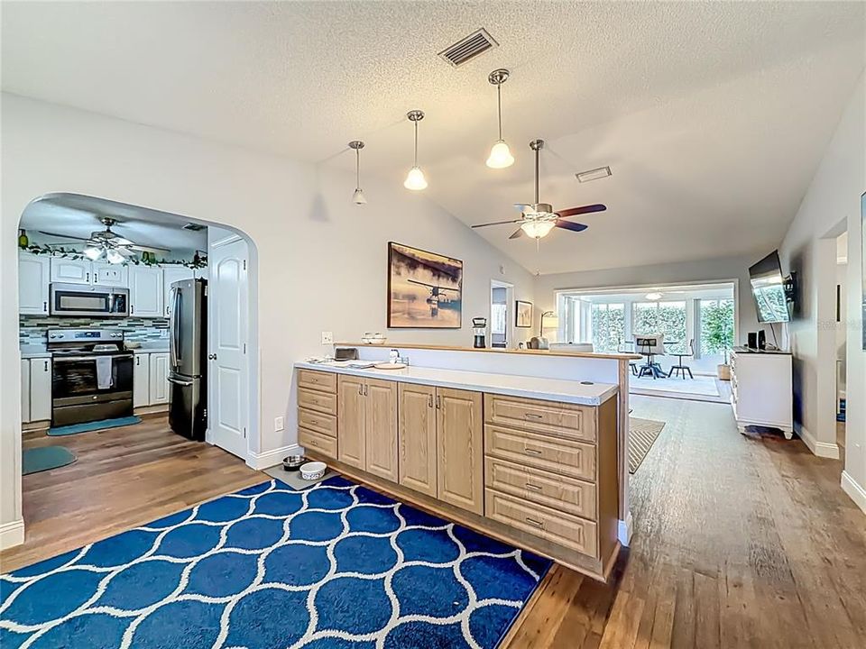 For Sale: $140,000 (2 beds, 2 baths, 1262 Square Feet)