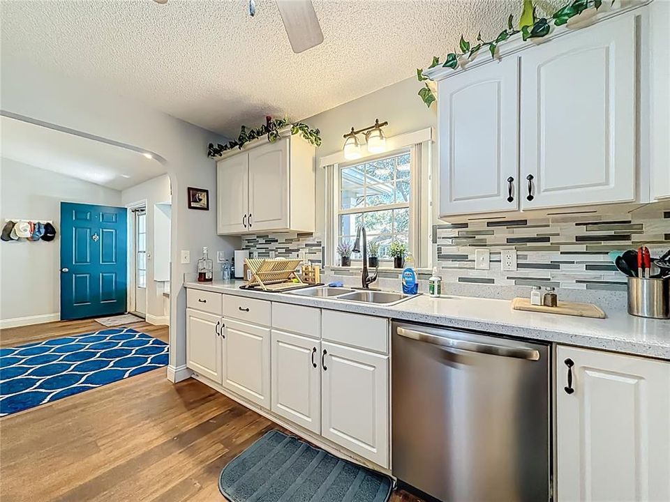 For Sale: $140,000 (2 beds, 2 baths, 1262 Square Feet)