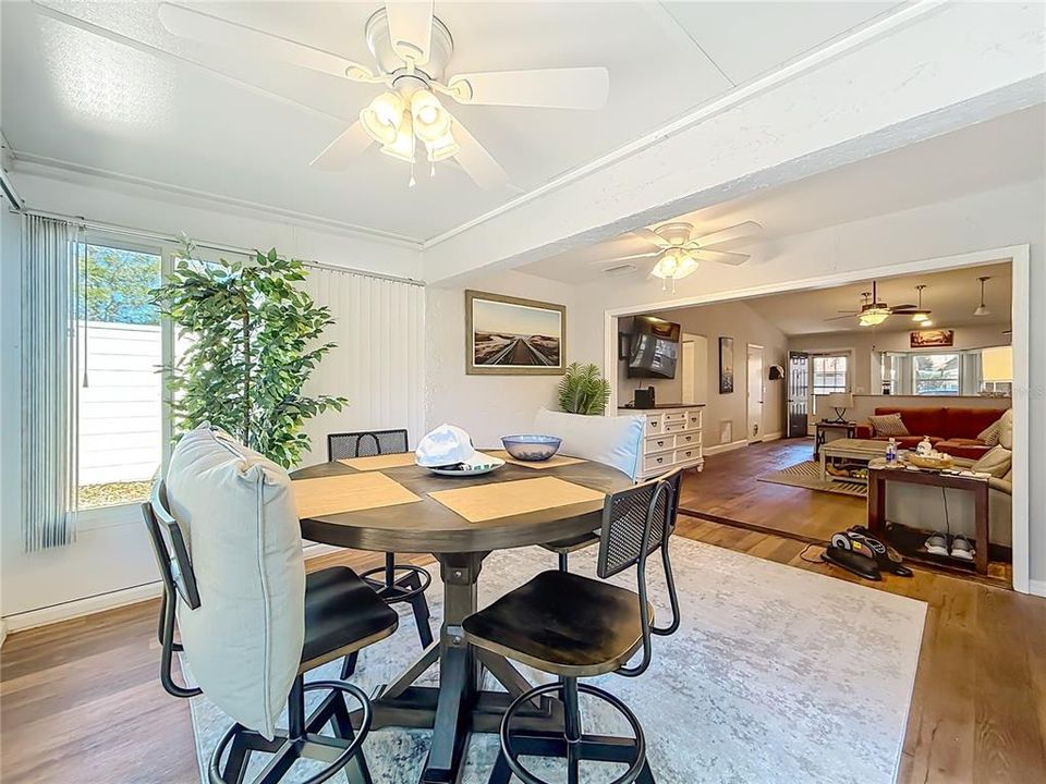 For Sale: $140,000 (2 beds, 2 baths, 1262 Square Feet)