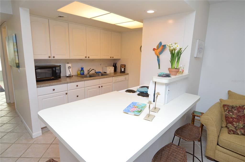 Active With Contract: $1,750 (1 beds, 1 baths, 747 Square Feet)