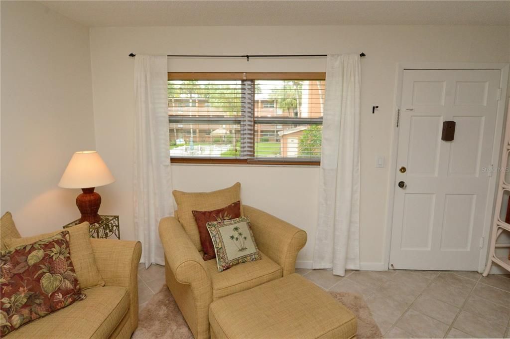 Active With Contract: $1,750 (1 beds, 1 baths, 747 Square Feet)