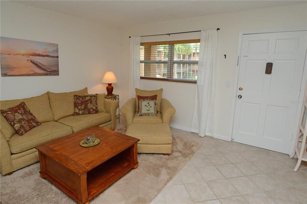 Active With Contract: $1,750 (1 beds, 1 baths, 747 Square Feet)