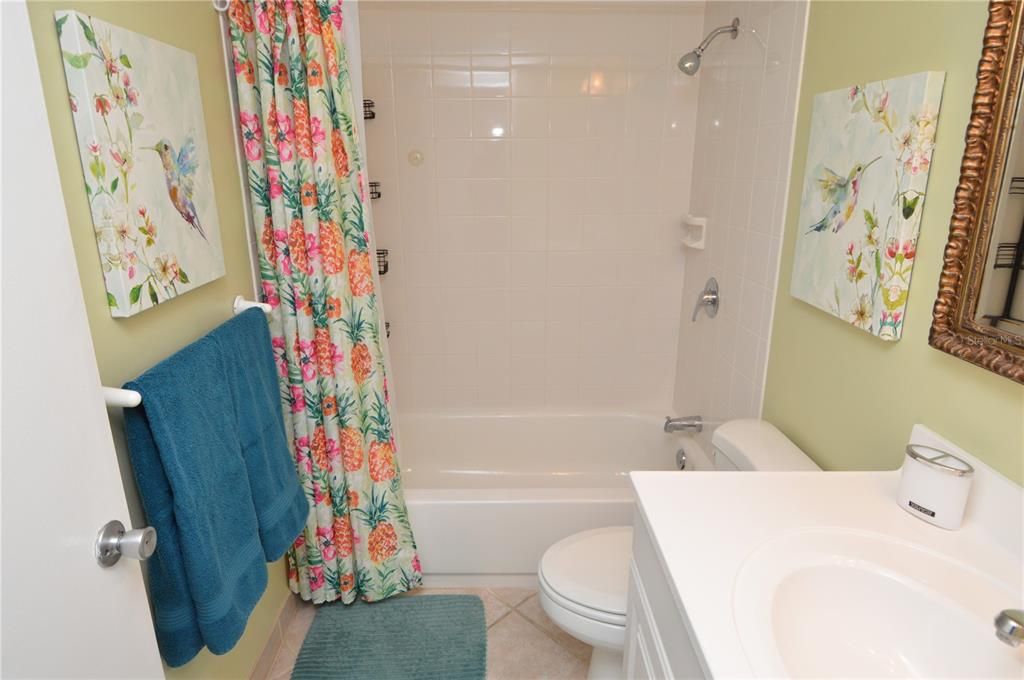 Active With Contract: $1,750 (1 beds, 1 baths, 747 Square Feet)