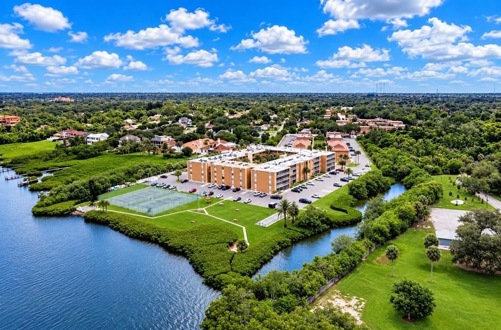 Active With Contract: $1,750 (1 beds, 1 baths, 747 Square Feet)