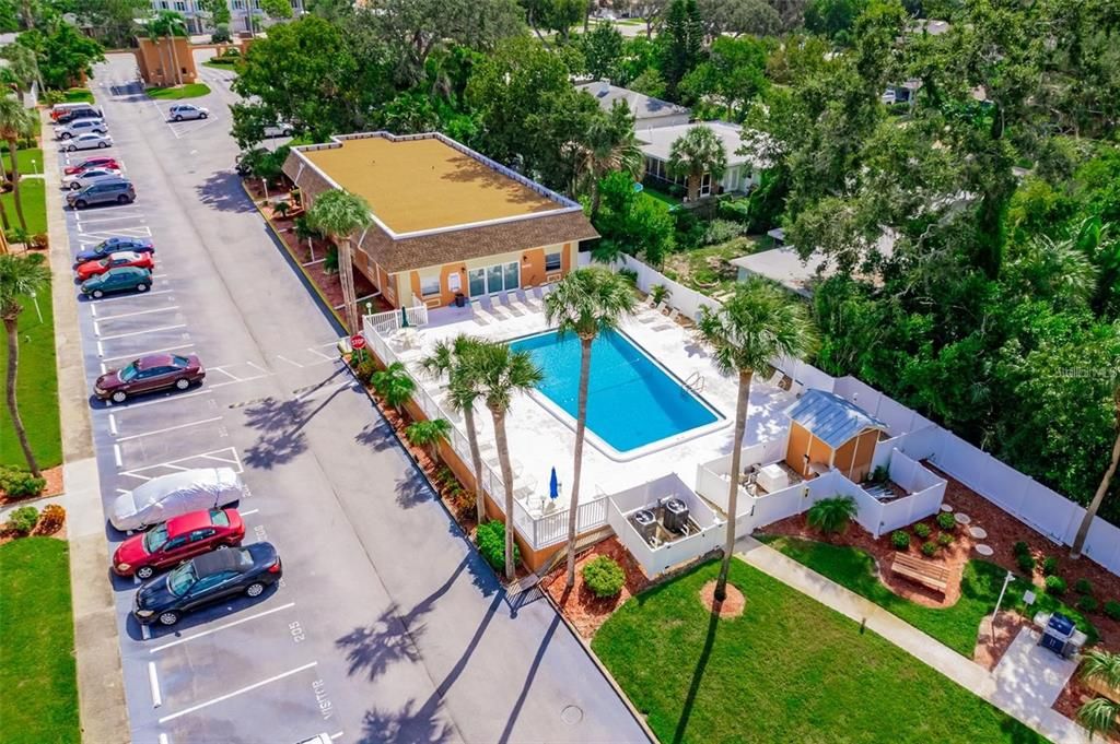 Active With Contract: $1,750 (1 beds, 1 baths, 747 Square Feet)